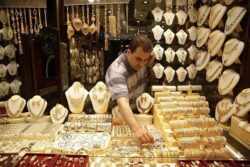 تحلیل بازار طلا و سکه؛ قیمت طلا ۱۸ عیار امروز ۲ بهمن ۱۴۰۴ روند نزولی گرفت